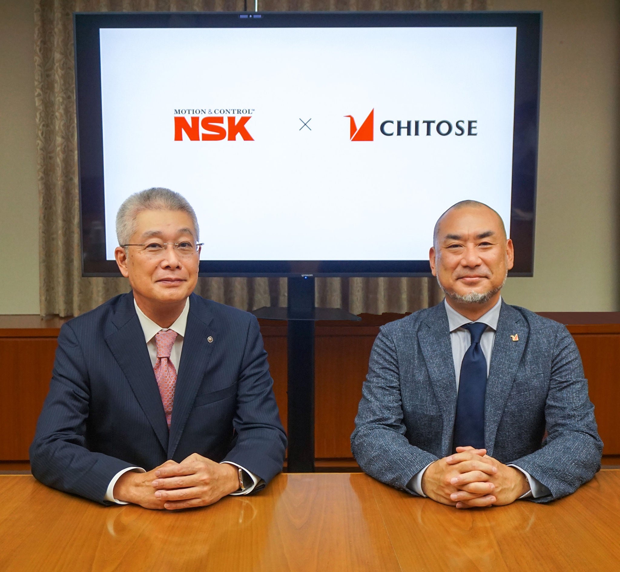NSK President and CEO Akitoshi Ichii (left) with Tomohiro Fujita, CEO of CHITOSE Group NSK President and CEO Akitoshi Ichii (left) with Tomohiro Fujita, CEO of CHITOSE Group